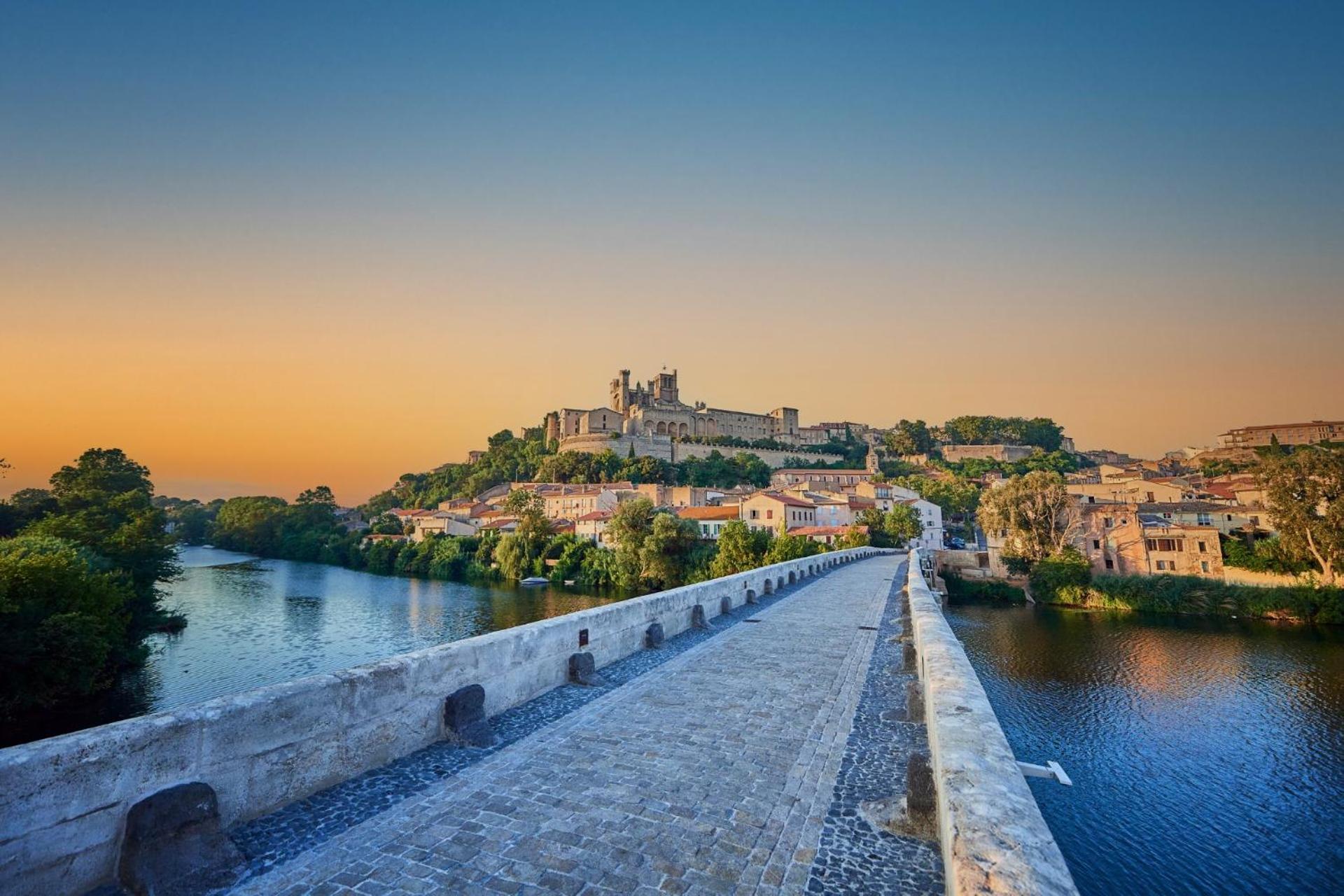 Hotel Du Champs De Mars Béziers Exteriör bild